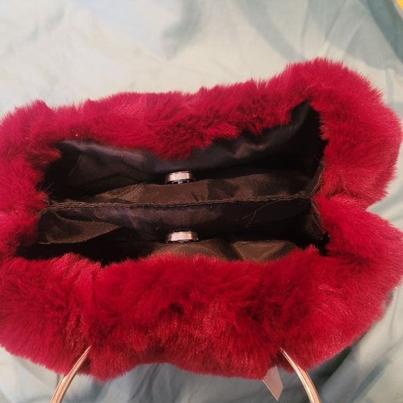 Coco Rose Beach & Resort.  Faux Fur Top Handle Bag/Merlot - Picture 4 of 10